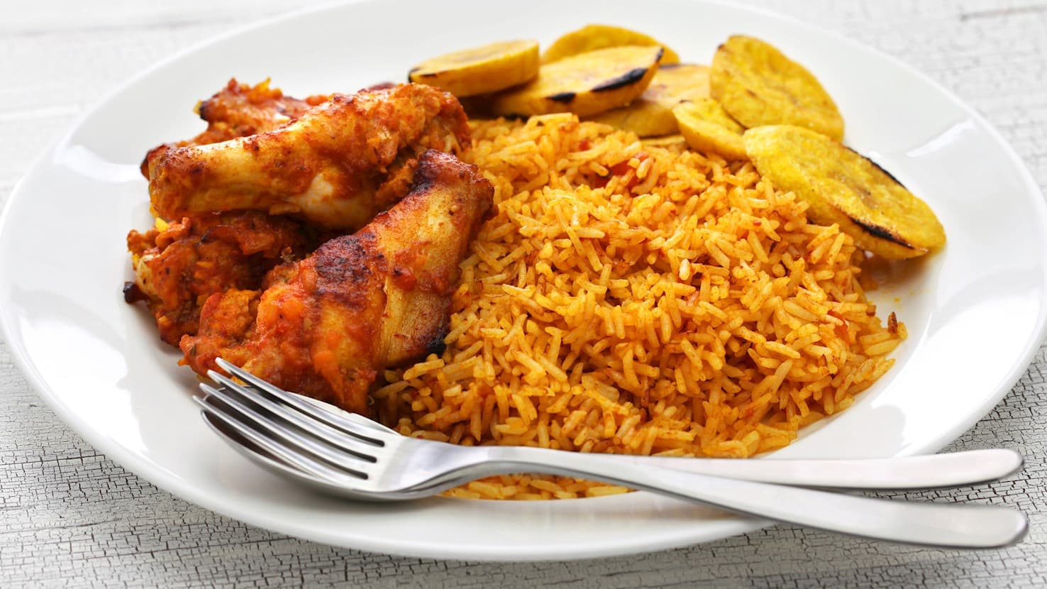 Jollof rice with chicken and fried plantain